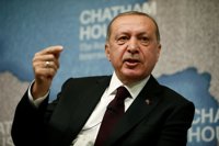 Turquía prohíbe la entrada a dos parlamentarios europeos que iban a observar las elecciones del domingo