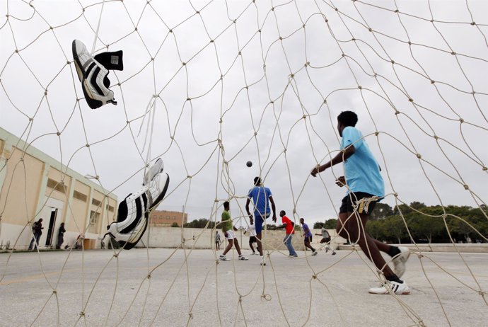 Fútbol en centro de refugiados africanos