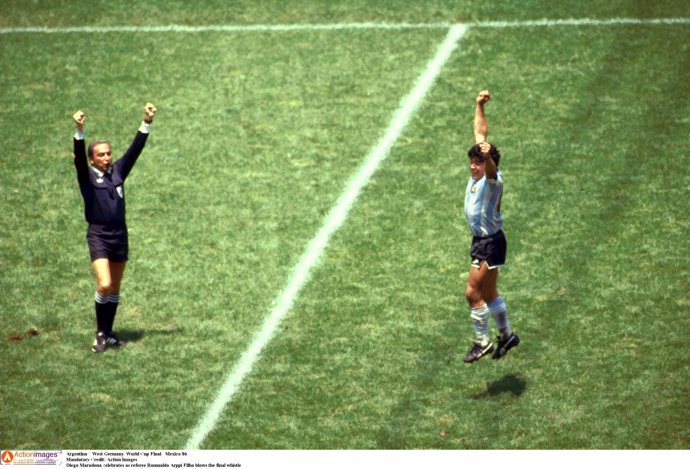 Football - 1986 FIFA World Cup - Final - Argentina v West Germany - Azteca Stadi