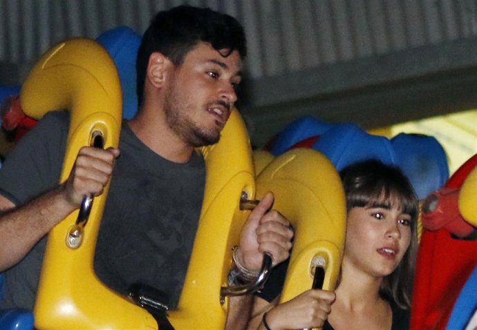 Aitana y Cepeda disfrutan del Parque Warner 