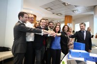 Casado defiende su currículum: "Si alguien cree que por eso tengo alguna vulnerabilidad, le aseguro que no"