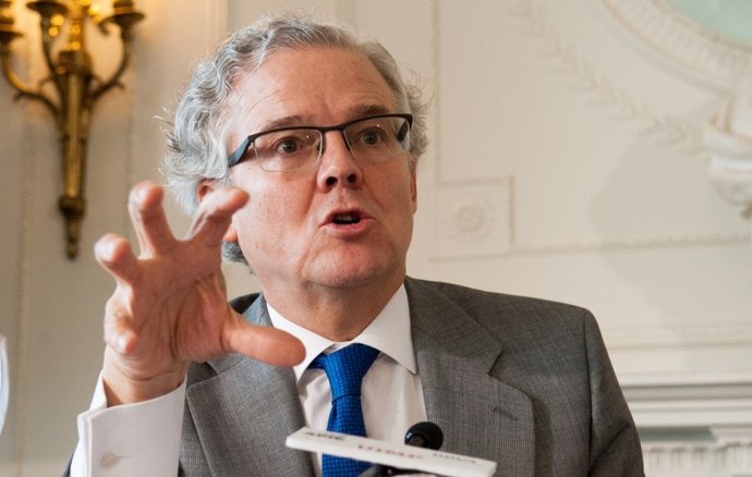 Sebastián Albella (CNMV) en un curso de la APIE