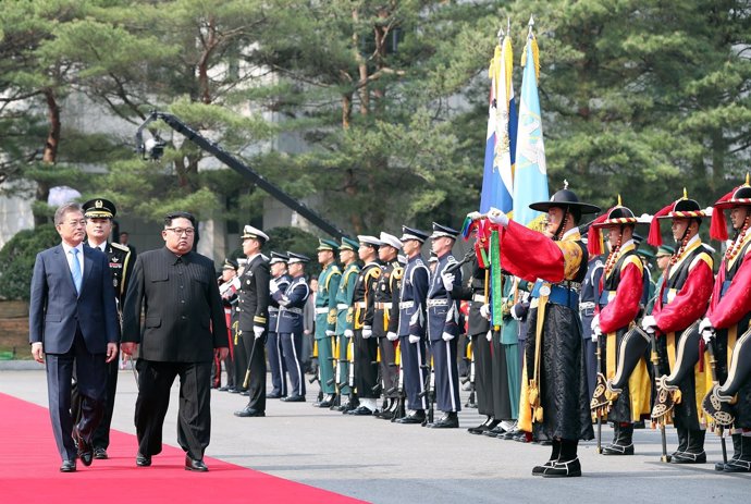 Los líderes de las dos Coreas se reúnen en una histórica cumbre