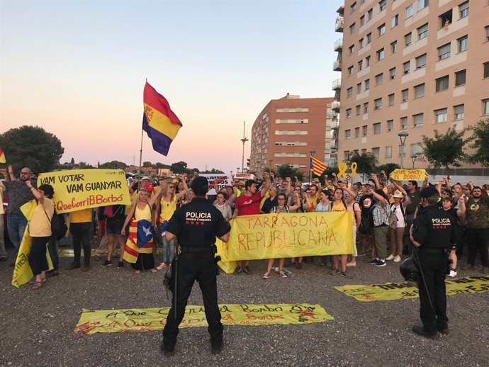 Manifestació a Tarragona contra el Rei en els Jocs del Mediterrani