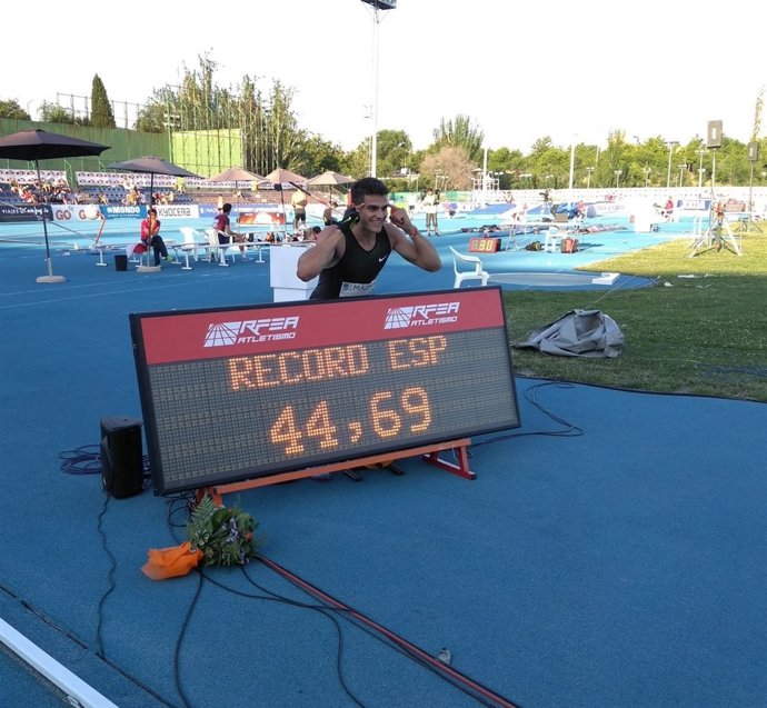Bruno Hortelano arrasa en Madrid pulverizando el récord de España de 400