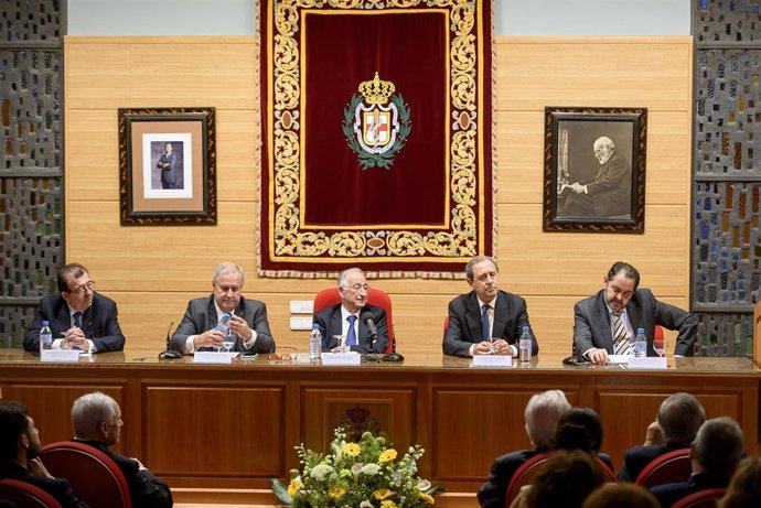 La Diputación arropa al Colegio de Médicos en los actos conmemorativos 