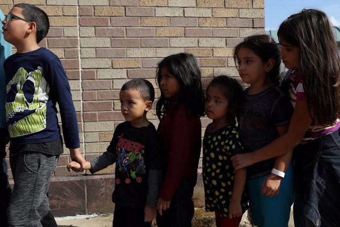 Children form a line as undocumented immigrant families are released from detent