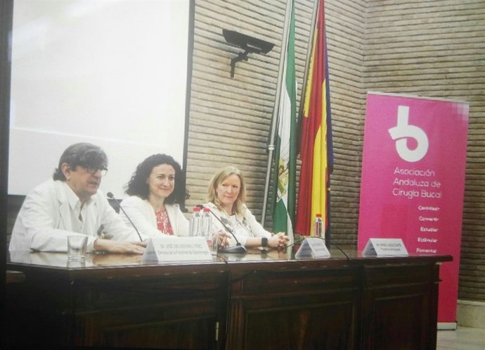 Expertos participan en las jornadas del Virgen del Rocío