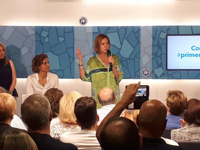 La candidata a la Presidencia del PP María Dolores de Cospedal
