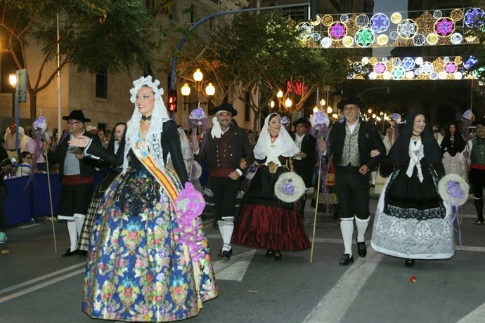 La bellea del Foc de Alicante, Aleida González, en la ofrenda de 2018