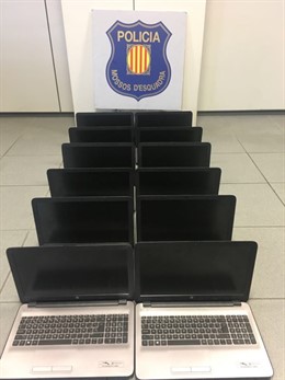 Detingut per robar 25 portàtils a Sant Celoni (Barcelona)