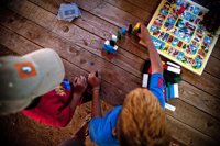 Más de 2.000 niños en riesgo de exclusión participarán en los campamentos de verano de Save the Children en España