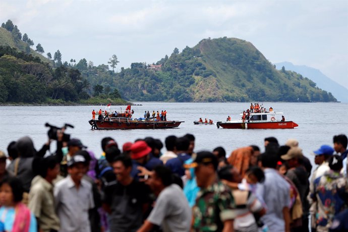 Búsqueda ferry desaparecido en Indonesia - junio de 2018