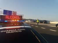 La Guardia Civil detecta a 203 conductores con presencia de alcohol o drogas en la noche de San Juan en Galicia