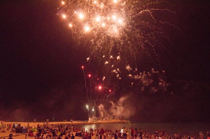 Fuegos artificiales por la Noche de San Juan