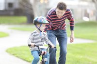 Los padres helicóptero culpables de malos comportamientos, según un estudio