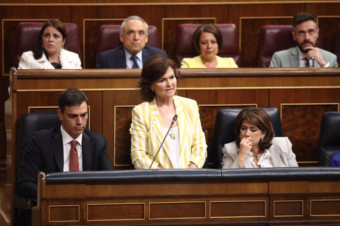 Carmen Calvo interviene en la sesión de control al Gobierno en el Congreso