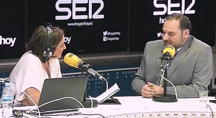 El ministro de Fomento, José Luis Ábalos, en una entrevista radiofónica