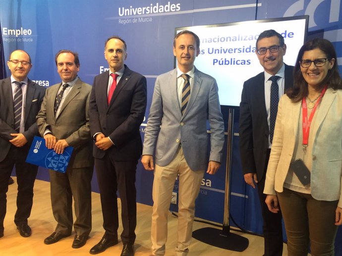El consejero Javier Celdrán en la presentación del apoyo a universidades