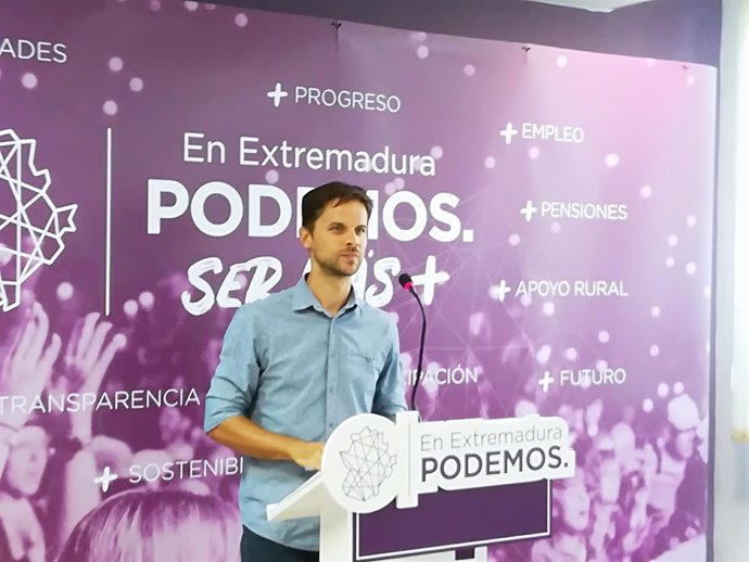 Álvaro Jaén en la rueda de prensa de este lunes en Mérida