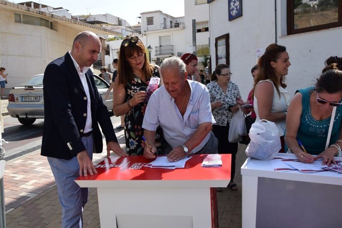 Conejo (PSOE) presenta campaña 'X3 en Igualdad' en Álora