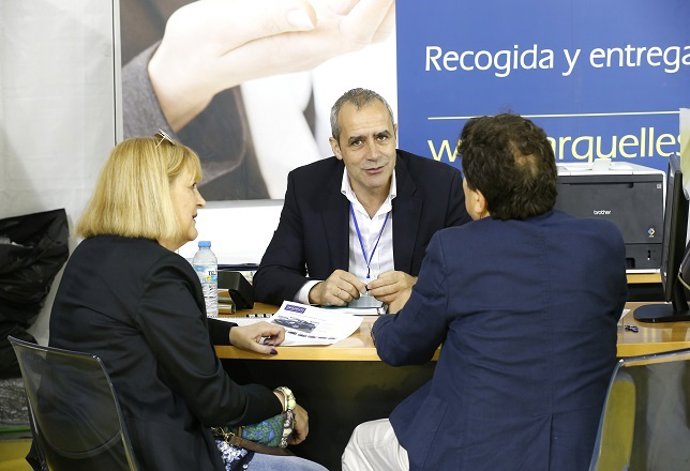 Imagen de un vendedor de vehículos