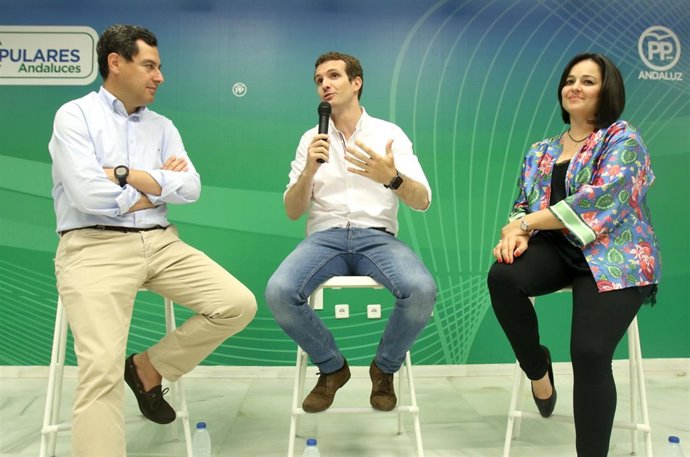 Juanma Moreno, Pablo Casado y Virginia Pérez, en un acto en Sevilla