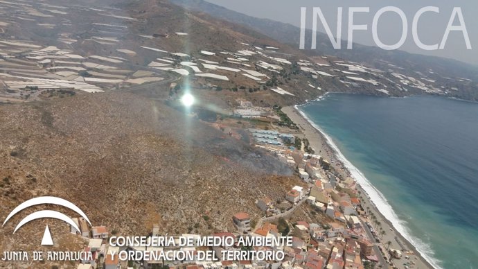 Vista aérea de un fuego que ha afectado a solares no construidos