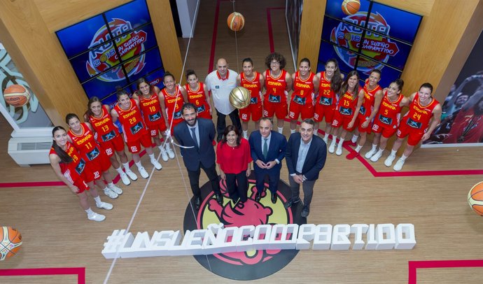 La selección femenina de baloncesto con Garbajosa y Rienda