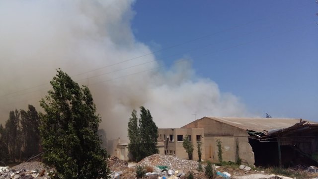 Incendio en una fábrica de madera en Sollana