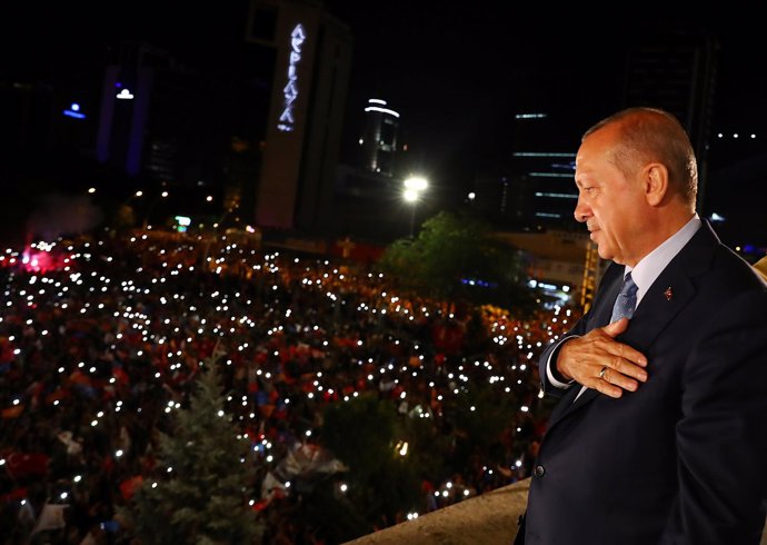 Erdogan se dirige a sus seguidores tras ganar las elecciones en Turquía
