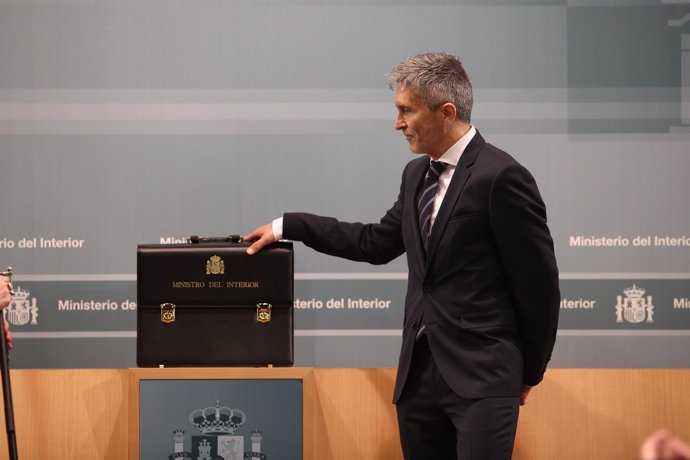 El ministro del Interior, Fernando Grande-Marlaska, recibe la cartera
