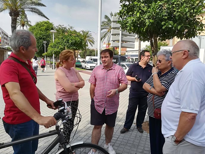 Rafael Blázquez visita el Centro de Adultos Luis de Góngora