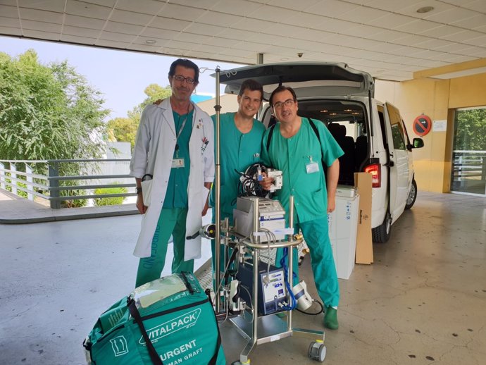 Profesionales del Hospital Reina Sofía se desplazan para una donación