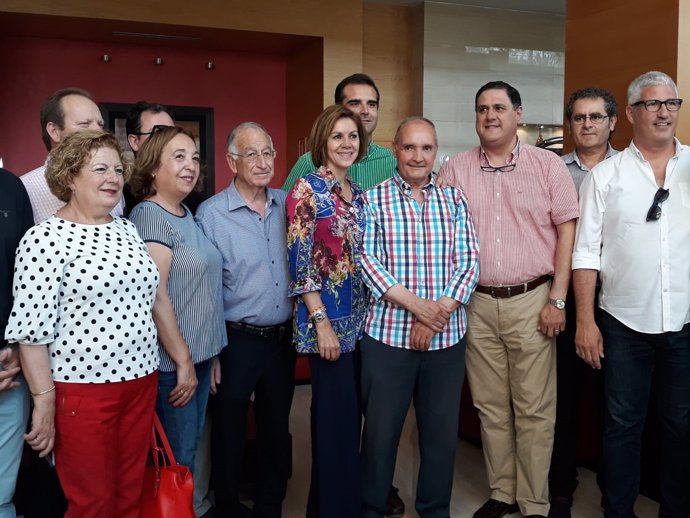 Cospedal junto al presidente del PP de Almería, Gabriel Amat
