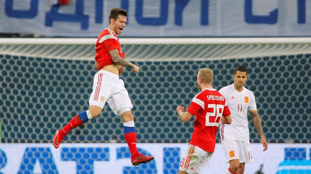 Fedor Smolov celebra uno de sus goles ante España