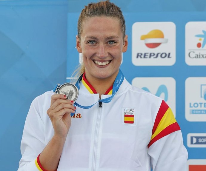 Mireia Belmonte con su medalla