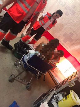 Cruz Roja atiende a un herido en la feria de San Juan