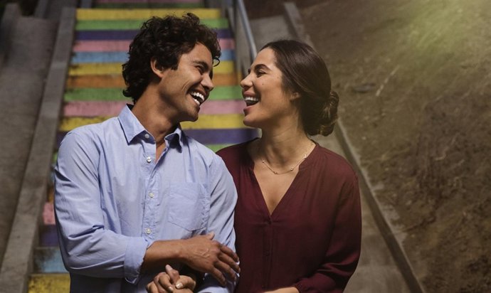 PAREJA POR LA CALLE 