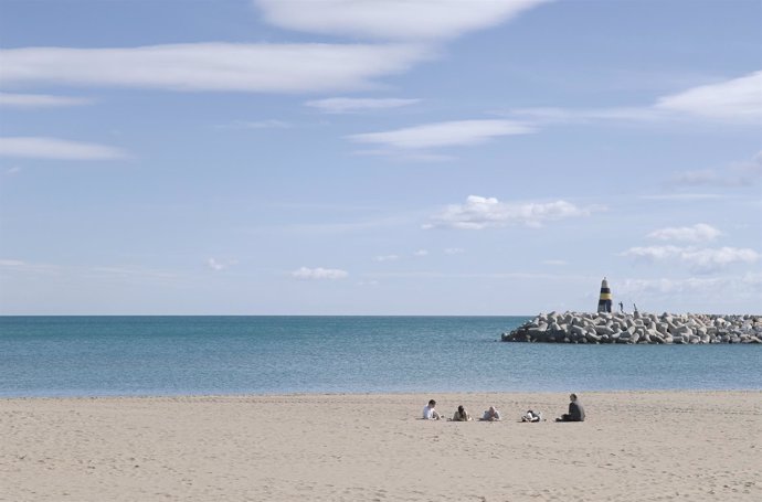 Turistas en una playa de Málaga 