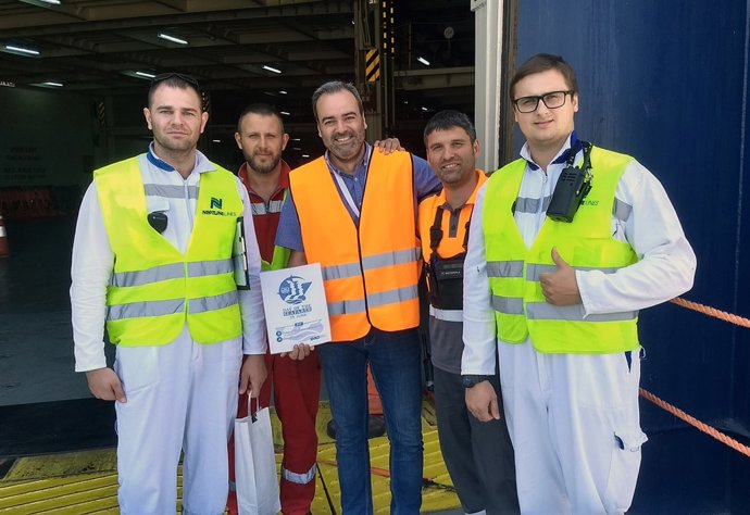 Representants d'Autoterminal a bord del Neptune Horizon
