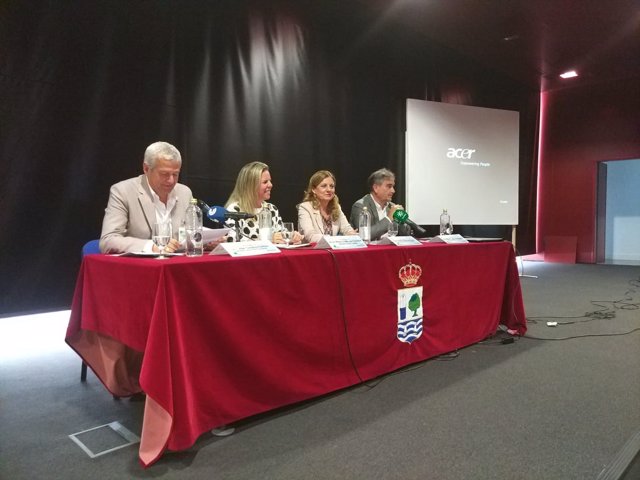 La consejera de Salud, Marina Álvarez, en el congreso de Satse.