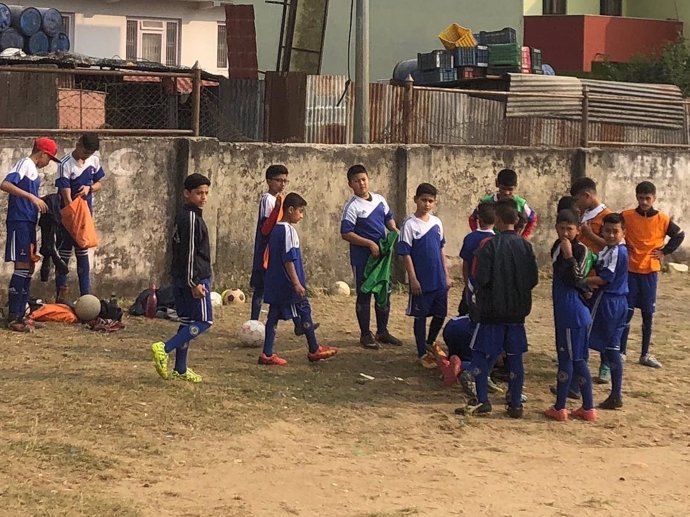 Futbolistas infantiles de Nepal