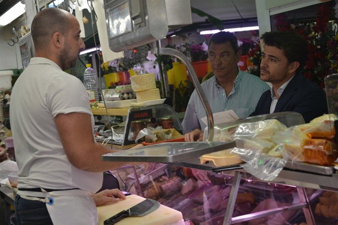 Beltrán Pérez en el mercado del Cerro