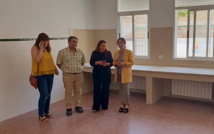 Visita a colegio público con obras de Diputación de Cádiz