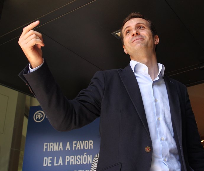 Pablo Casado atiende a los medios en la sede nacional del PP