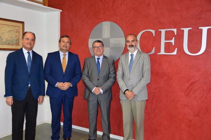 Firma convenio Fundación San Pablo Andalucía CEU y Eticom.
