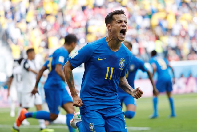 Philippe Coutinho celebra su gol con Brasil en el Mundial