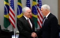 Pence y Temer acuerdan "presionar" a Maduro para "restaurar la democracia en Venezuela"