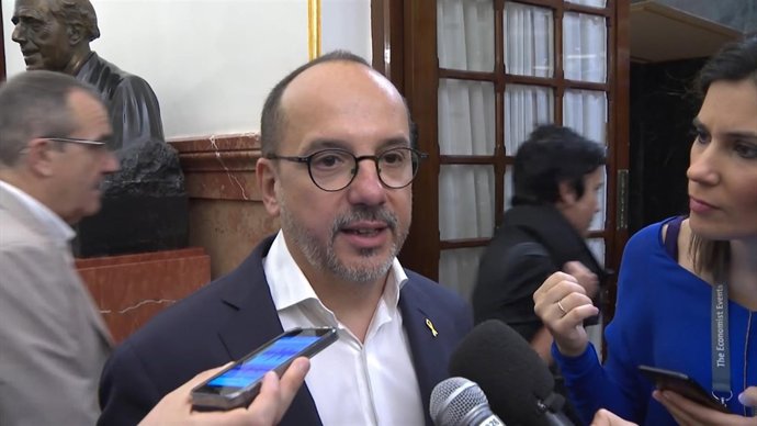 Carles Campuzano en los pasillos del Congreso de los Diputados
